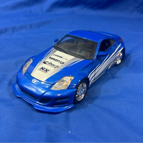 Maisto  Import Racer Diecast Nissan 350Z 1:24 Rare - Picture 1 of 6